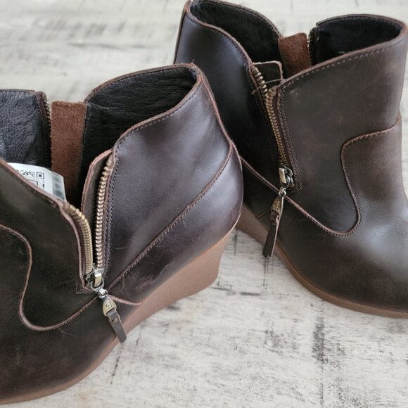 UGG Meredith Wedge Brown Leather Bootie 11 - Picture 15 of 16